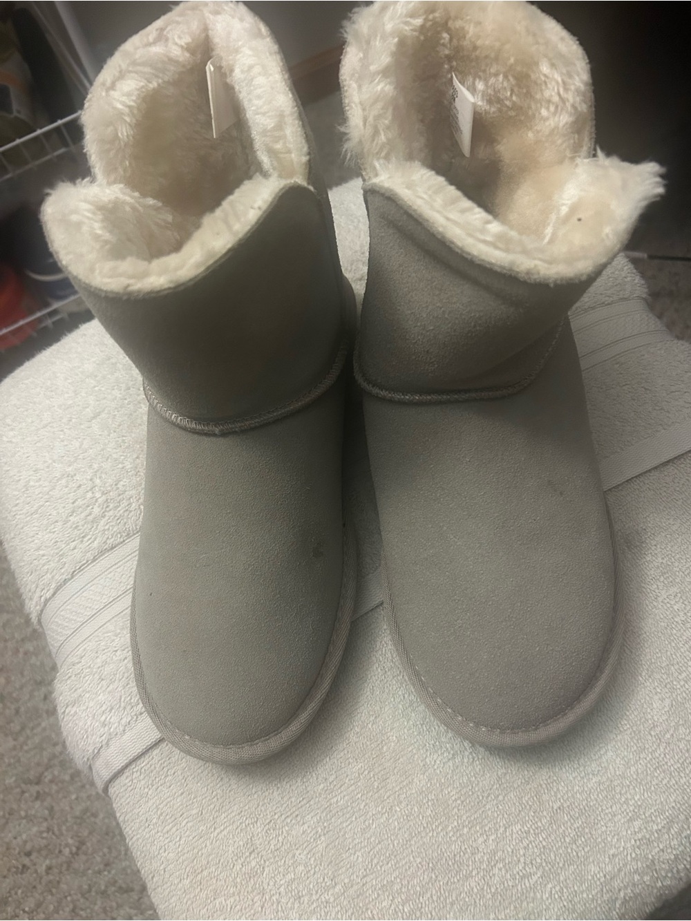 Minnetonka Women’s Cozy Faux-Shearling Ankle Boots – Light Gray